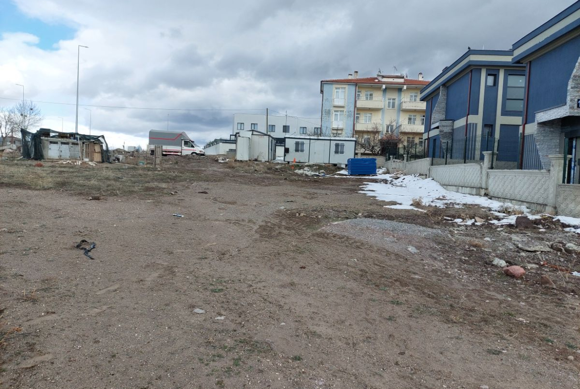Erkilet General Emir Mah. de Satılık 659 m2 Villa Parseli