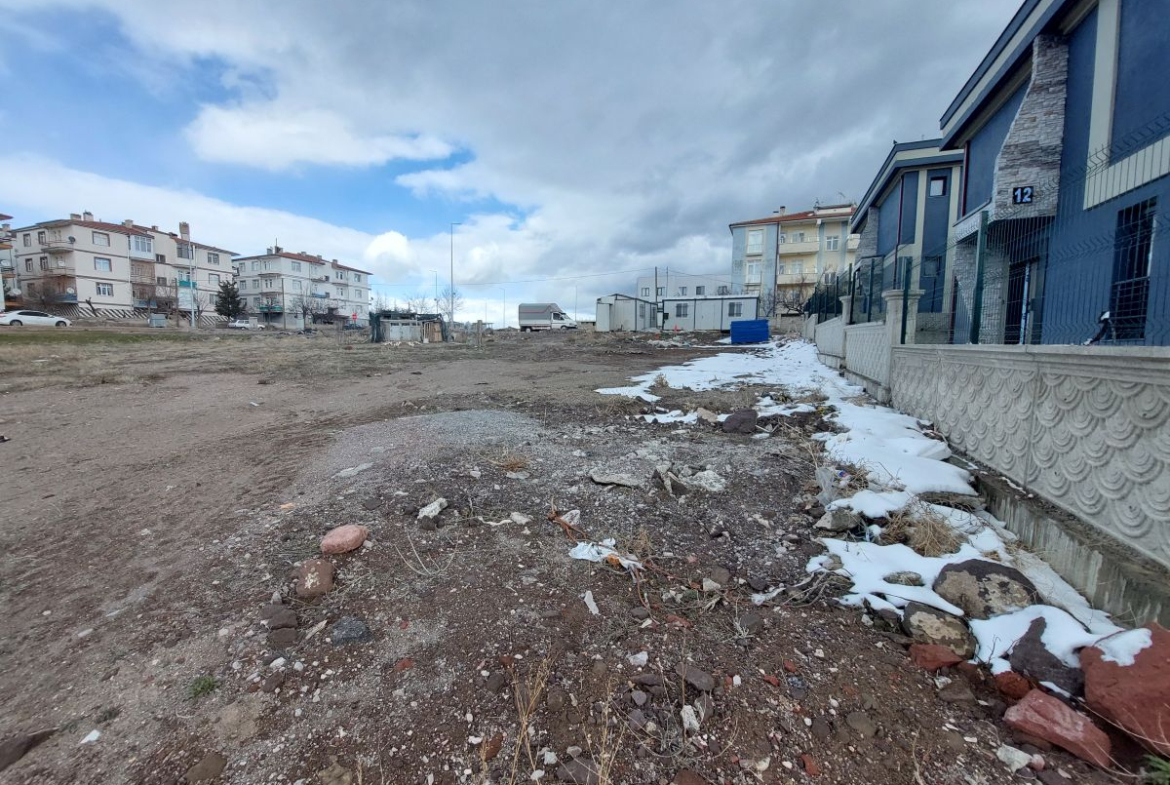Erkilet General Emir Mah. de Satılık 659 m2 Villa Parseli