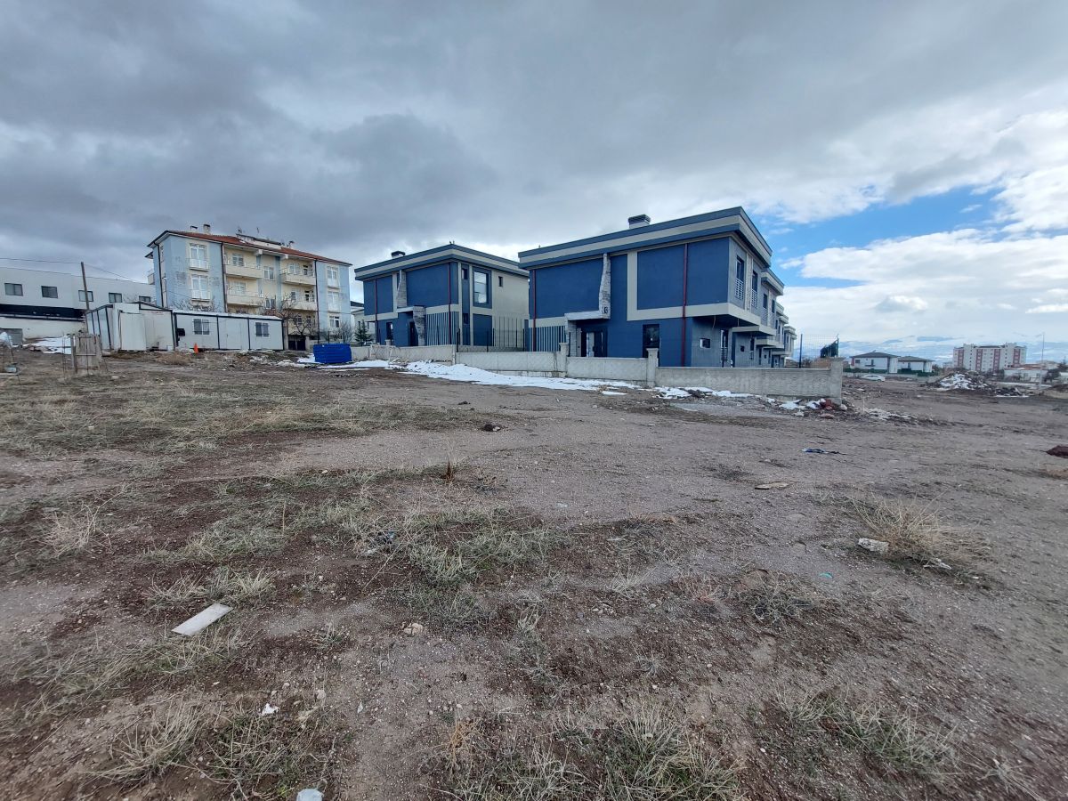 Erkilet General Emir Mah. de Satılık 659 m2 Villa Parseli