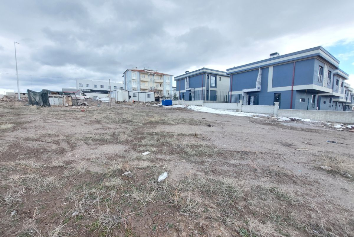 Erkilet General Emir Mah. de Satılık 659 m2 Villa Parseli