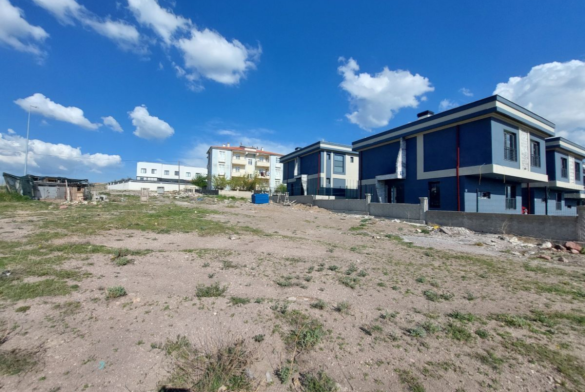 Erkilet General Emir Mah. de Satılık 659 m2 Villa Parseli