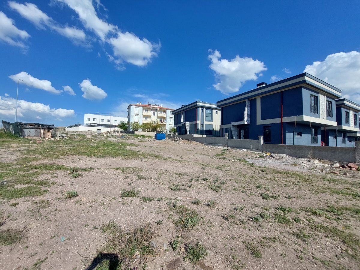 Erkilet General Emir Mah. de Satılık 659 m2 Villa Parseli