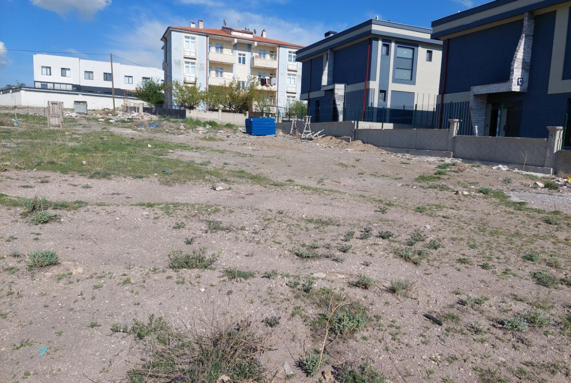 Erkilet General Emir Mah. de Satılık 659 m2 Villa Parseli