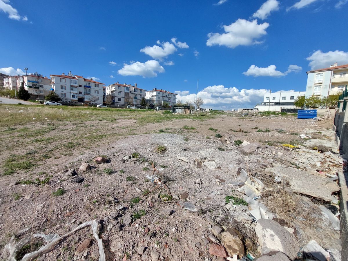 Erkilet General Emir Mah. de Satılık 659 m2 Villa Parseli