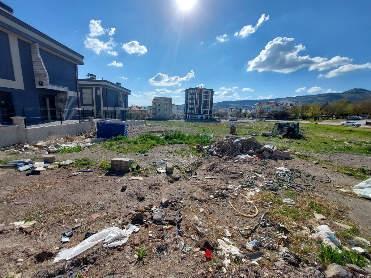Erkilet General Emir Mah. de Satılık 659 m2 Villa Parseli