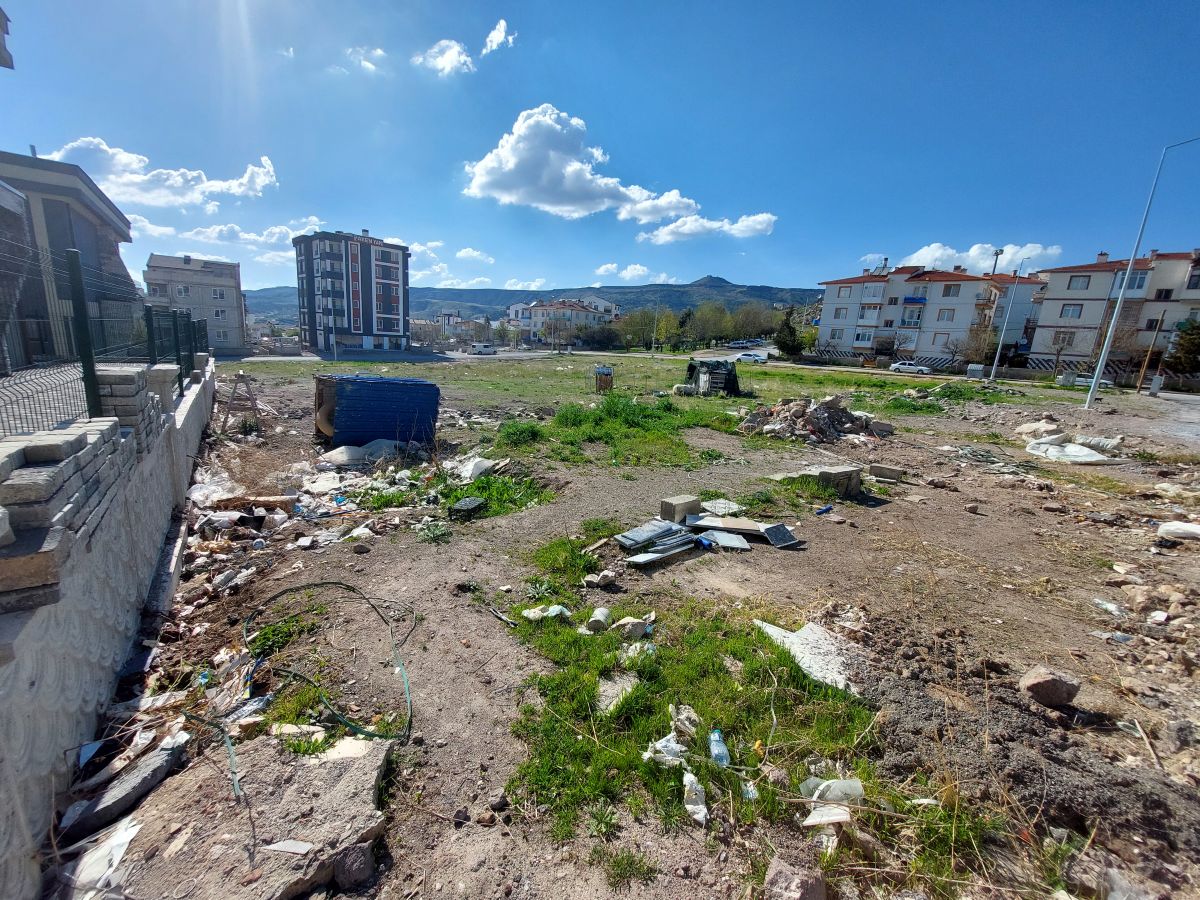 Erkilet General Emir Mah. de Satılık 659 m2 Villa Parseli