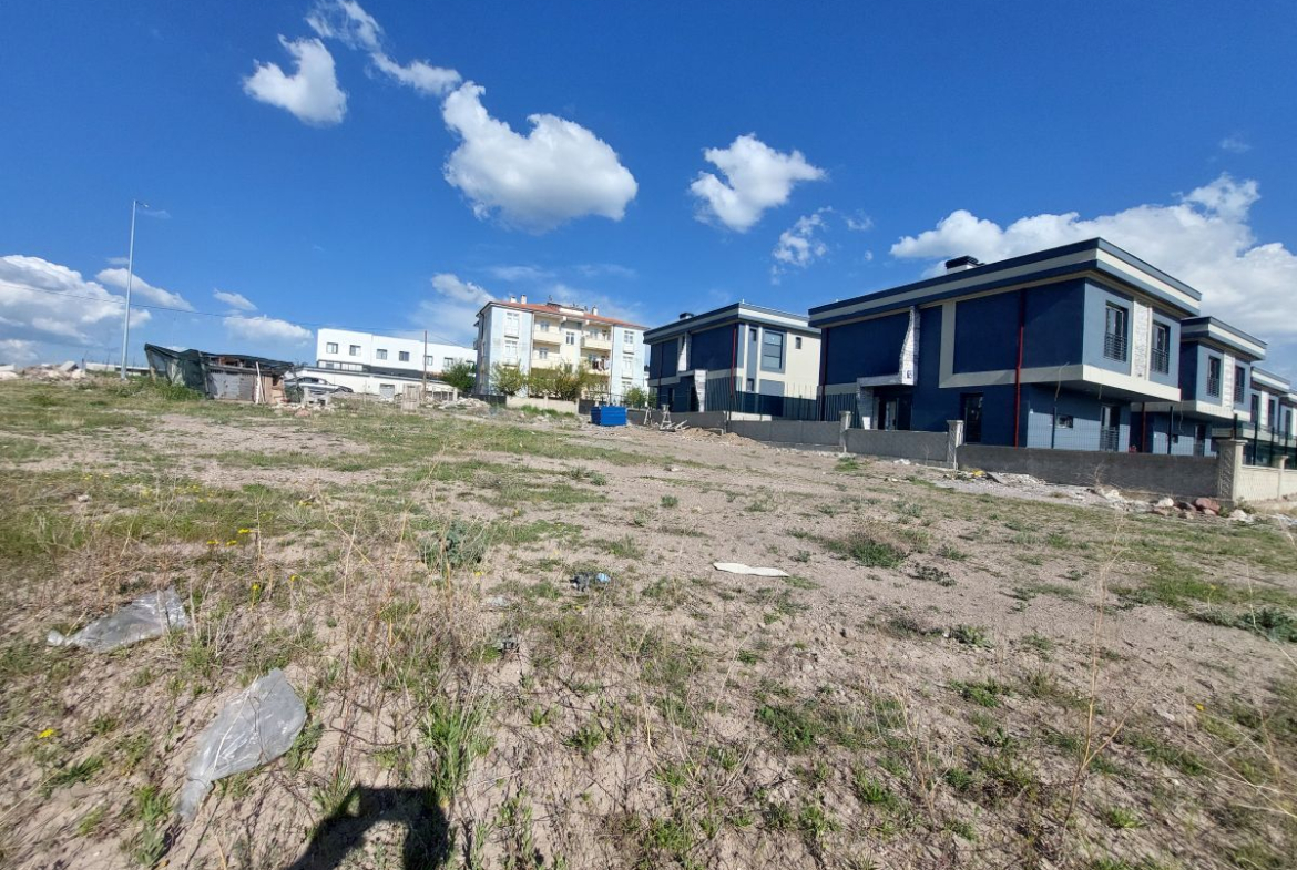 Erkilet General Emir Mah. de Satılık 659 m2 Villa Parseli