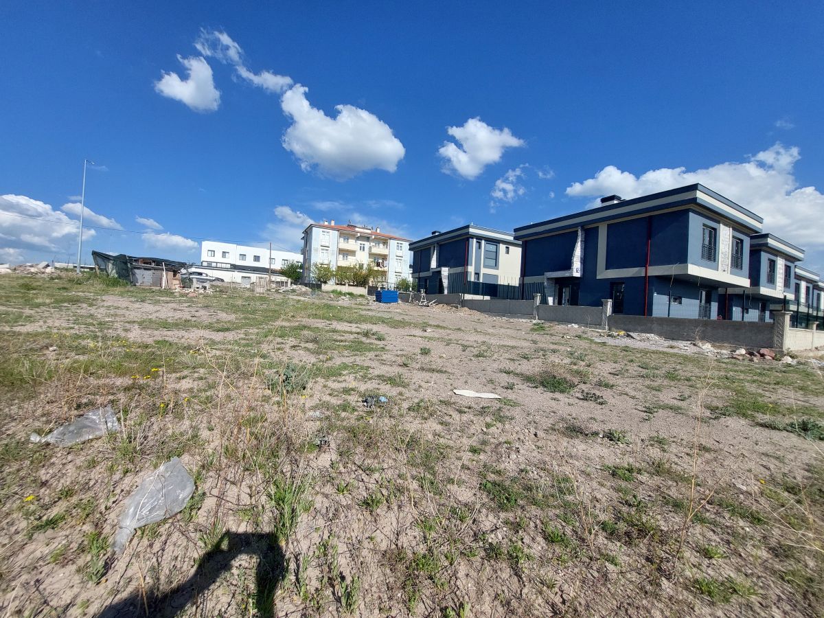 Erkilet General Emir Mah. de Satılık 659 m2 Villa Parseli