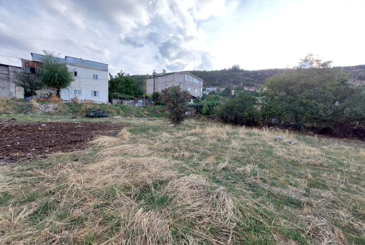 Kıranardı Mah. de Park Cepheli 947 m2 Köşe Villa Parseli