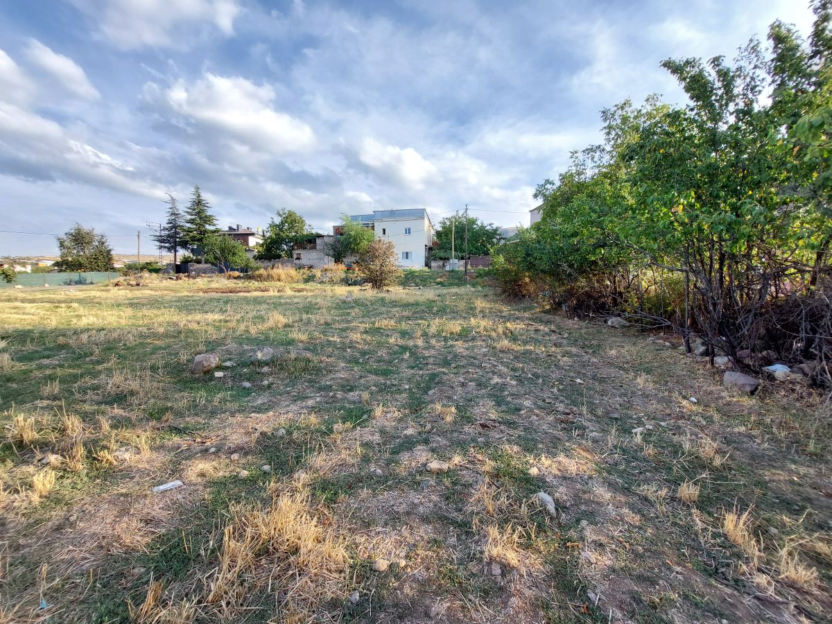 Kıranardı Mah. de Park Cepheli 947 m2 Köşe Villa Parseli