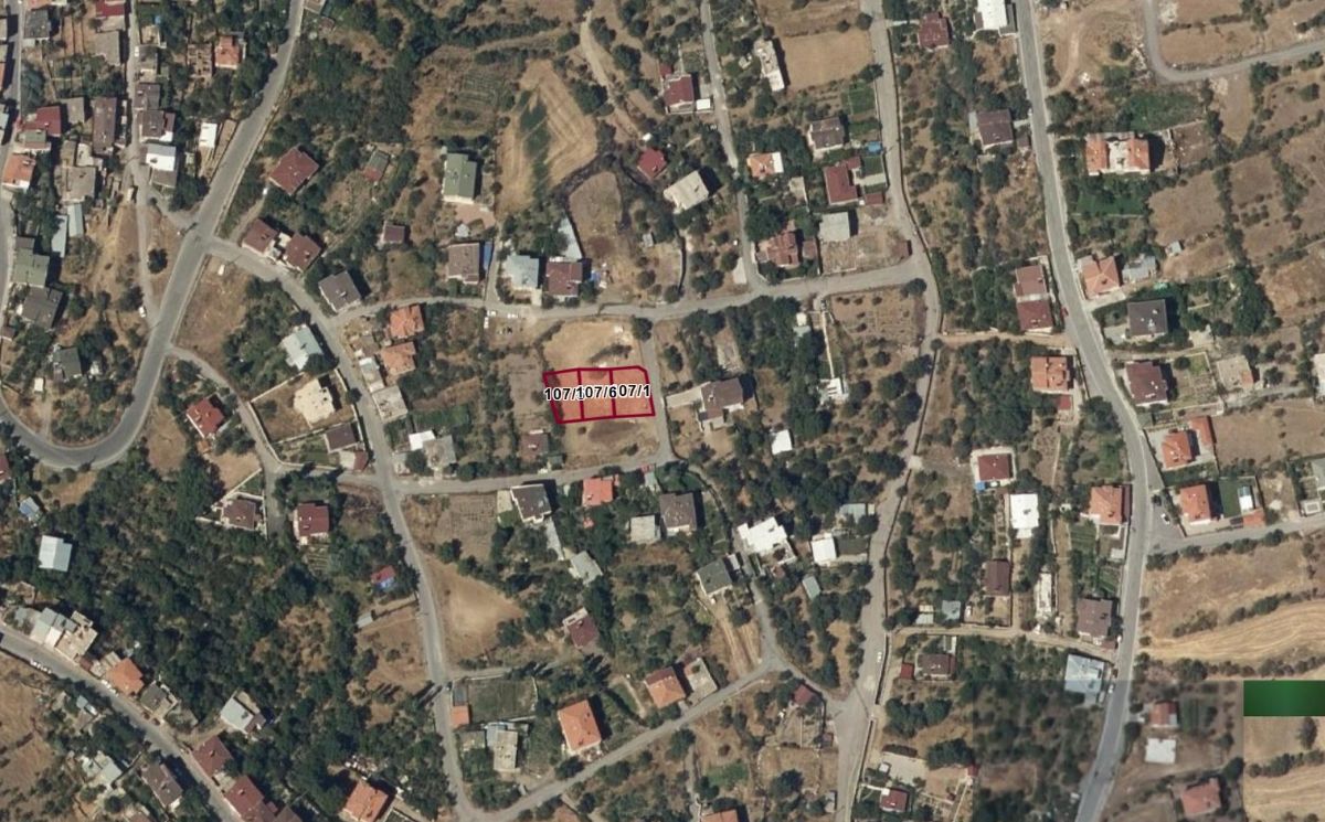 Kıranardı Mah. de Park Cepheli 947 m2 Köşe Villa Parseli
